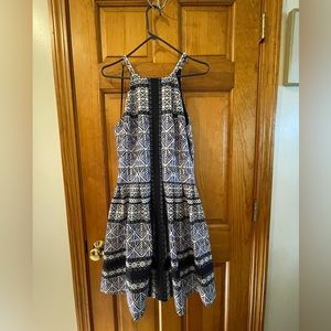 Vince Camuto flouncy dress perfect for spring and summer, size 12 - like new!